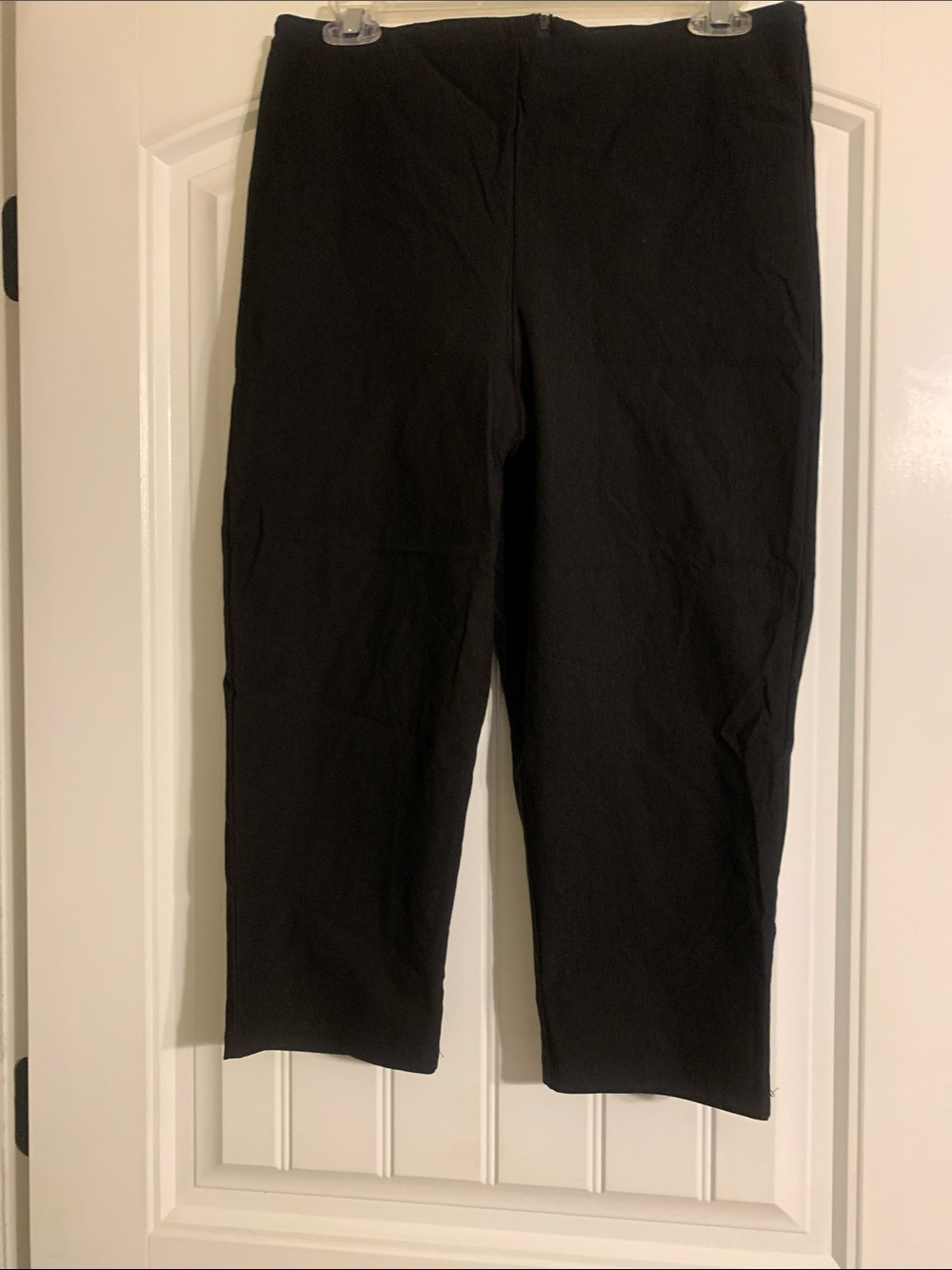Fashion Nova Black Pull-On Capri Pants